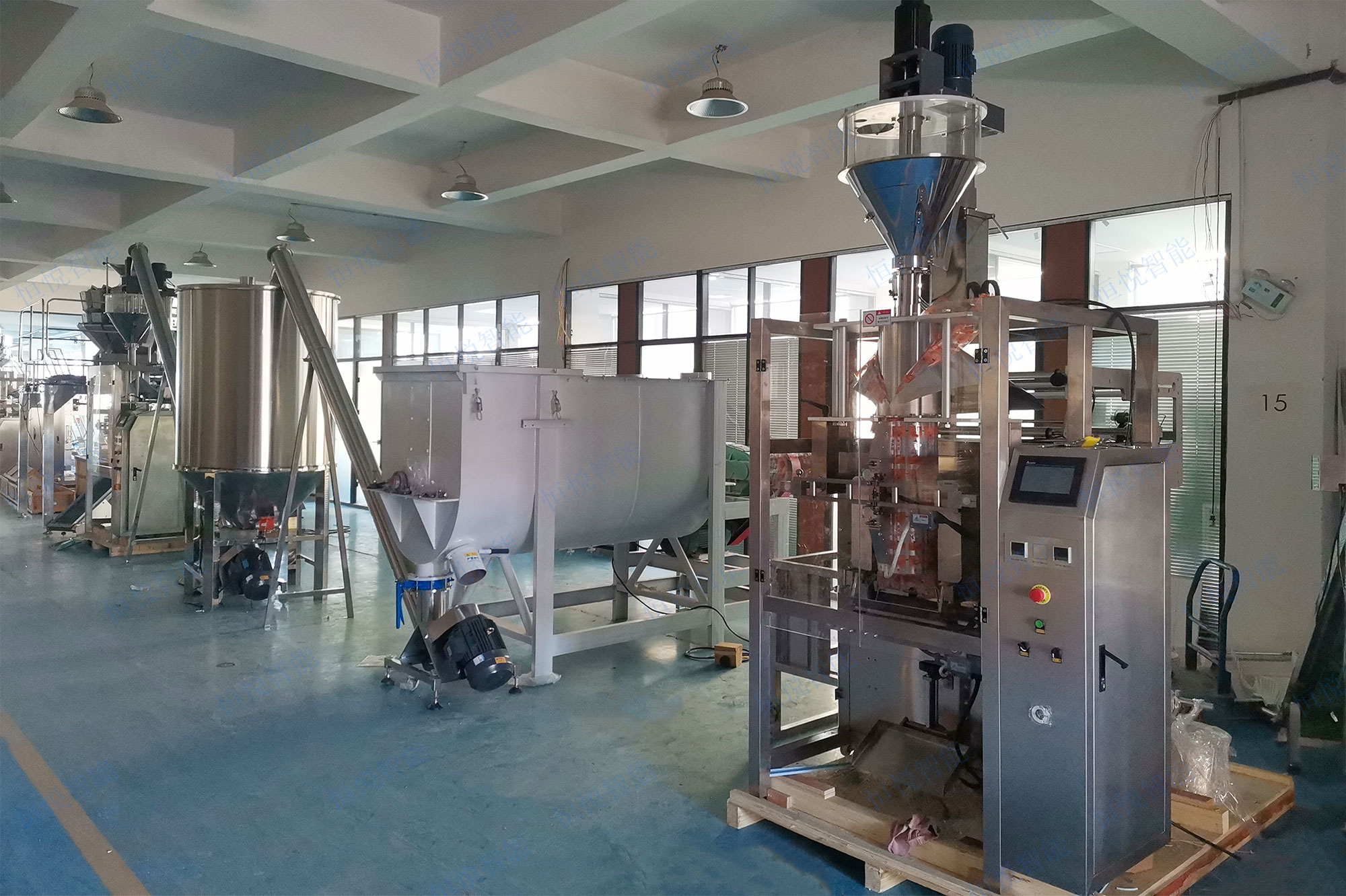 全自動防水涂料包裝機可以實現(xiàn)涂料、膩子粉、快粘粉、石膏粉等建筑粉料產品得自動化包裝全過程