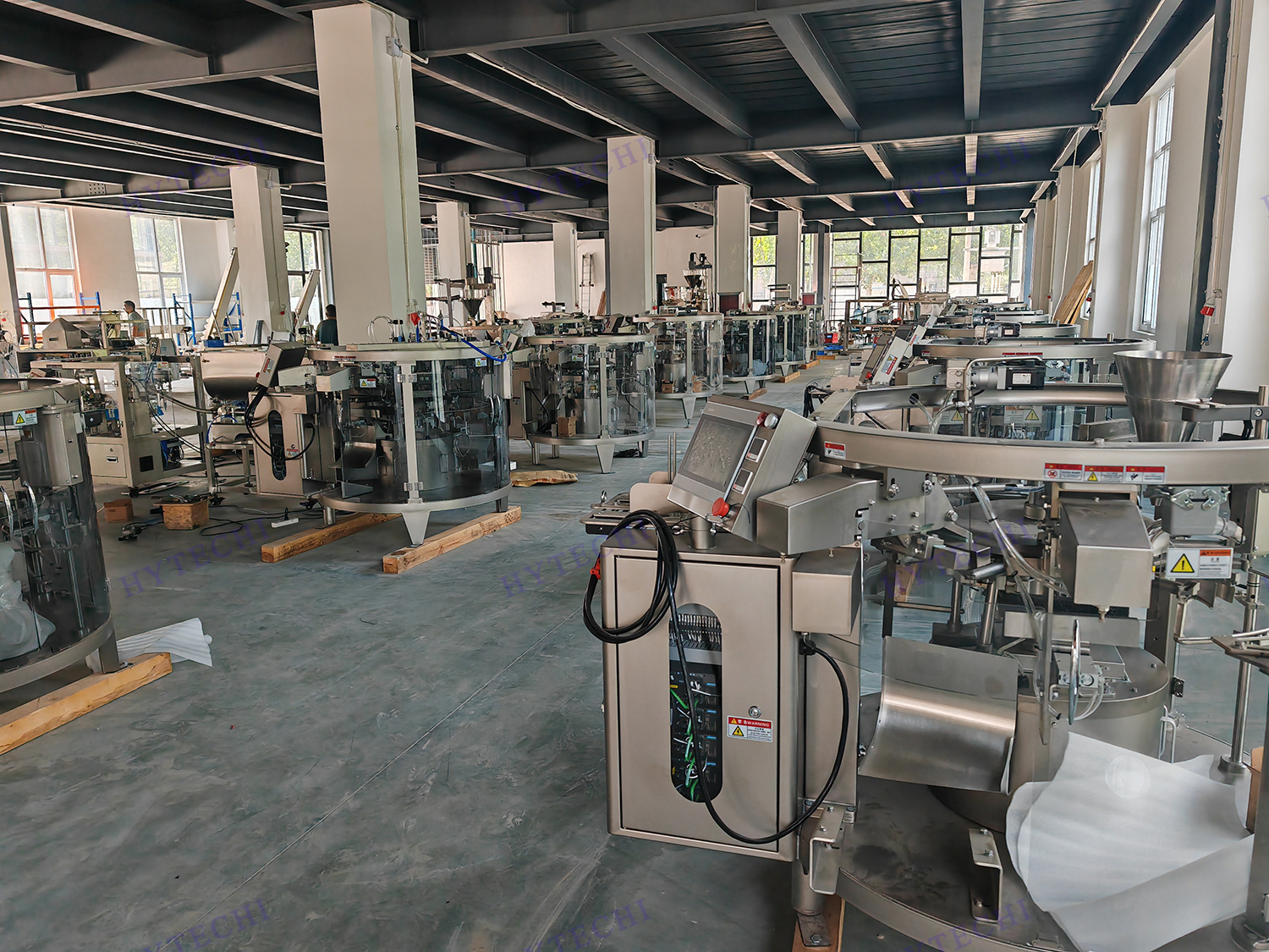 全自動給袋式醬料包裝機(jī)是針對醬料 全自動給袋式醬料包裝機(jī)是針對醬料